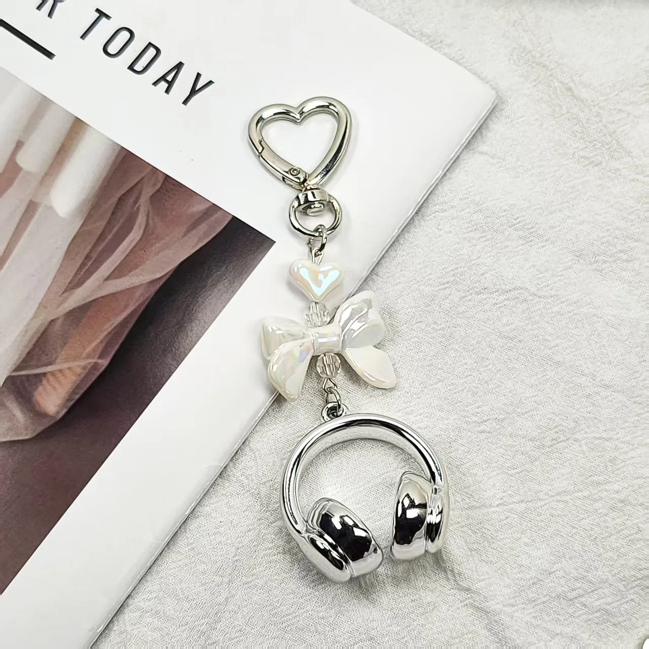 Cute Creative 3D Earphones Pendant Keychain Mobile Phone Chain Earphone Charm Backpack Hanging Decoration Accessories Gifts