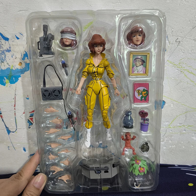 NECA Version 2.0 Yellow Clothes Female Reporter Action Figurine GK Statue Collection Model Toys Christmas Gift