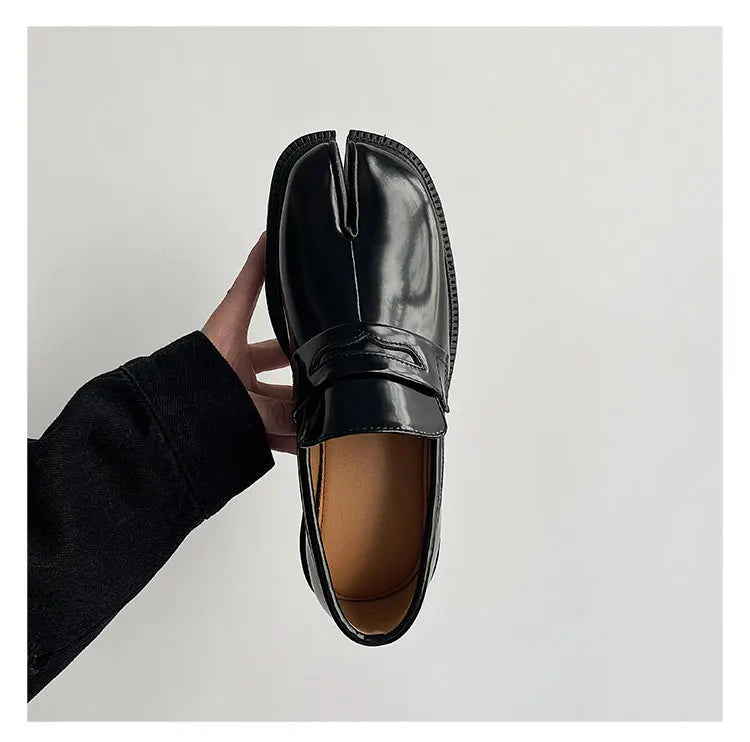 Split toe horseshoe shoes for men's thick sole Loafer shoes Tabi shoes patent leather Korean version trend casual leather shoes