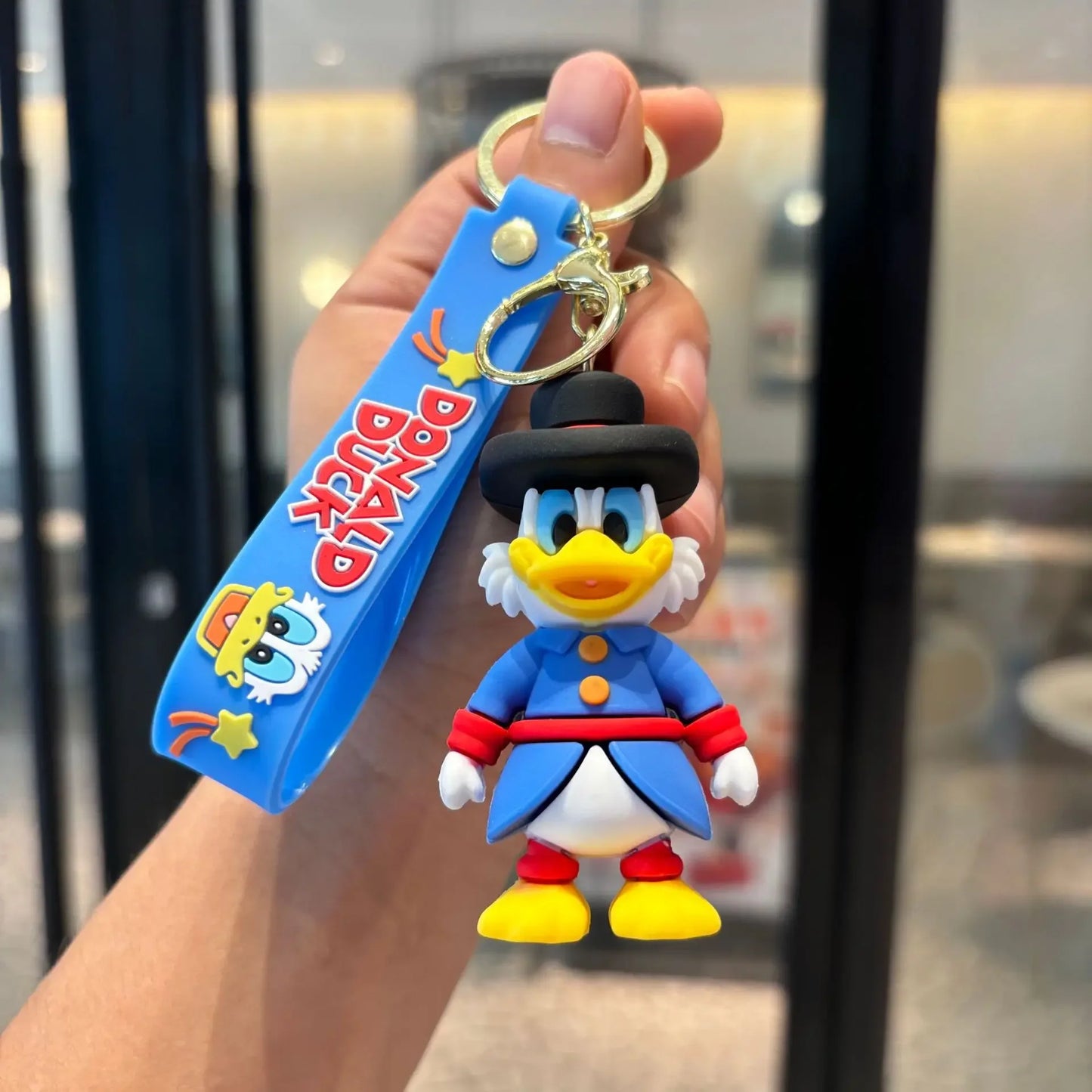 New classic cartoon Donald Duck Daisy keychain cute Disney cartoon character keychain pendant ornaments car keychain