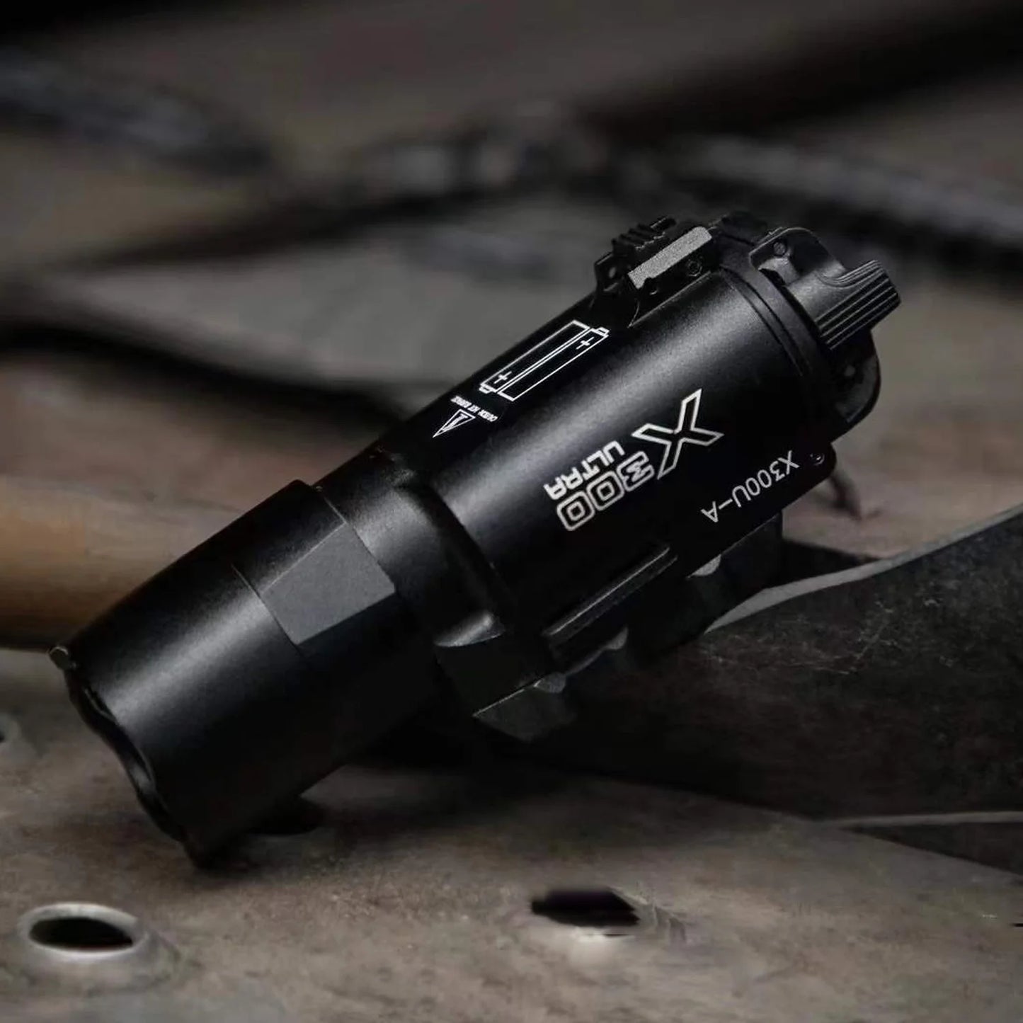 Surefir X300U Scout Light Gun Light Lanterna Rifle Strobe Flashlight Fit 20mm Rail Airsoft Hanging  FlashlightHunting